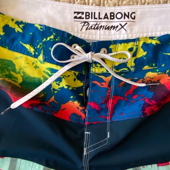 Billabong Board Shorts size 32 - Picture 3 of 6